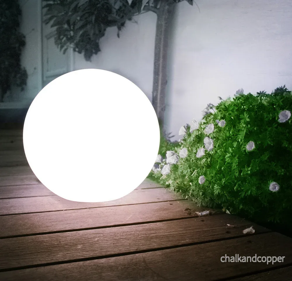 Solcellsdriven fristående trädgårdslampa GB168 – sfärisk, 30x30x63 cm, vit LED - Bild 2