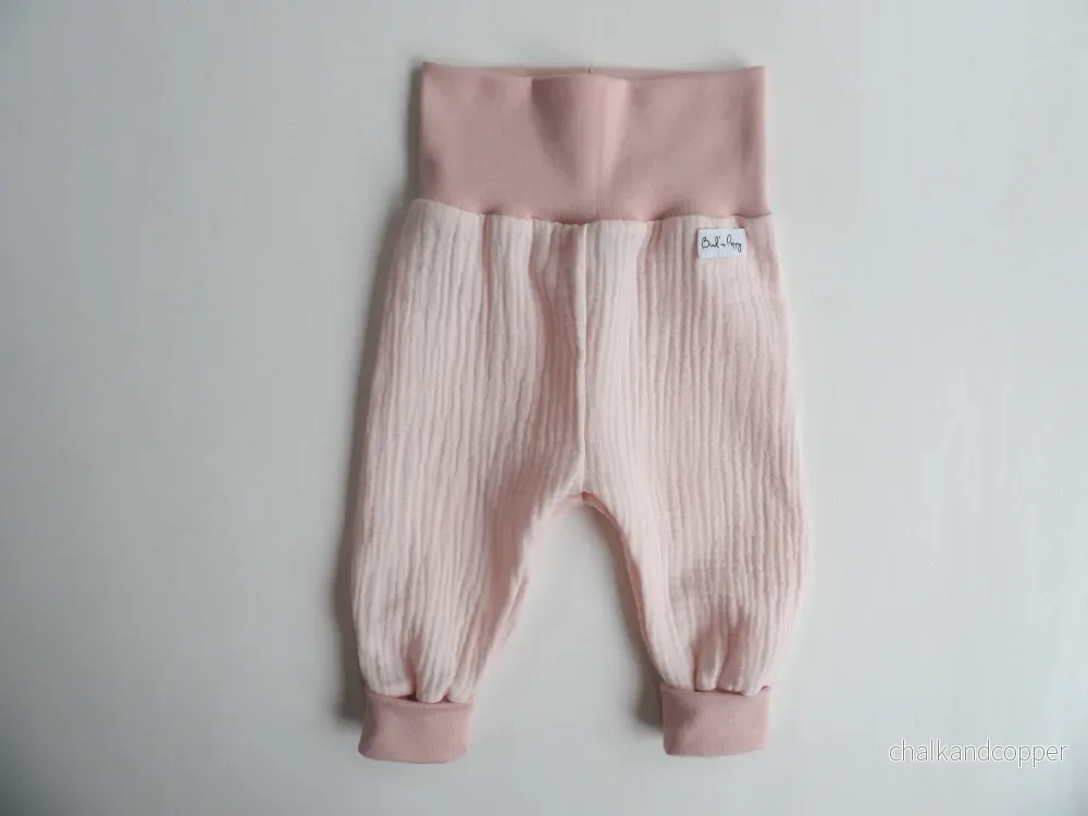 Växa-byxa i Muslin Dusty Rose – storlek 56