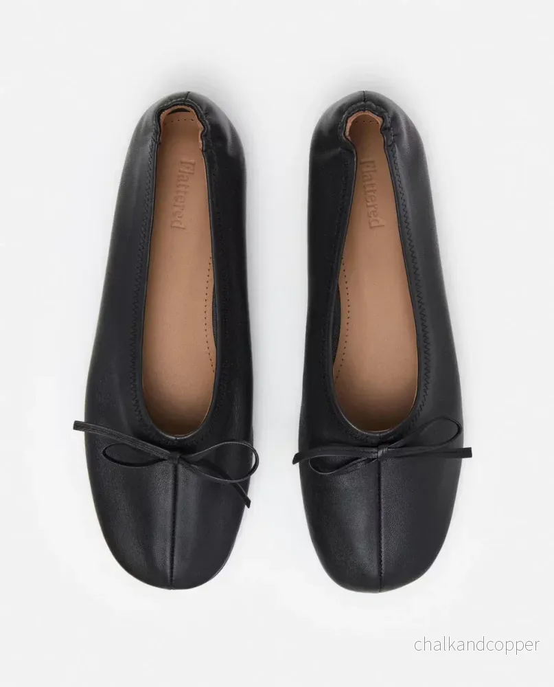 Blaise Leather Black Flattered