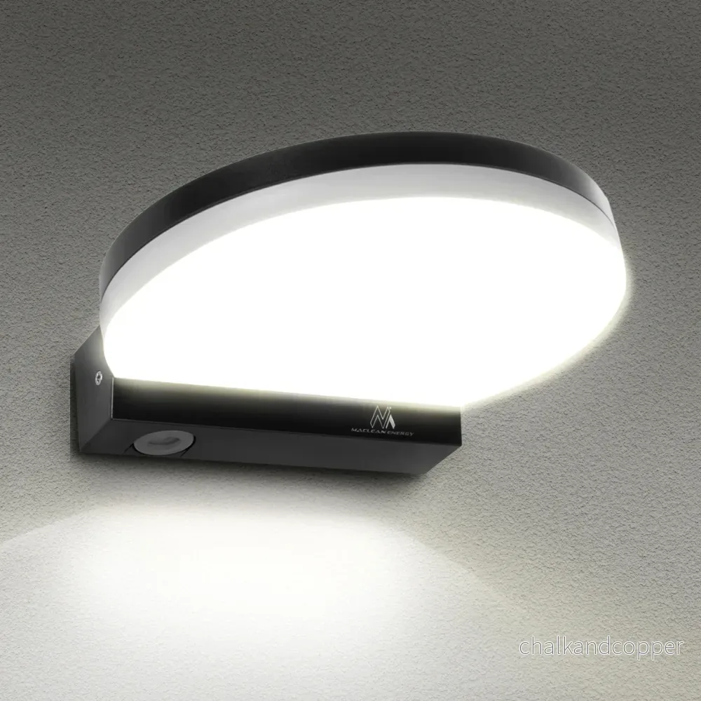 Maclean MCE346 B LED-lampa. Med en effekt på 15W och en ljusstyrka på 1300lm, avger den neutralvitt ljus (4000K). Betygsatt IP65, säkerställer den hållbarhet och tillförlitlighet i olika miljöer. - Bild 2