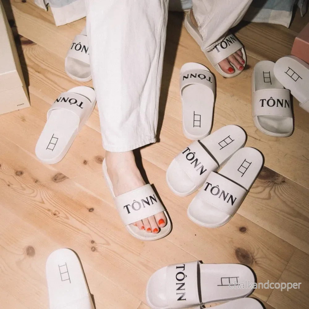 TÔNN slippers