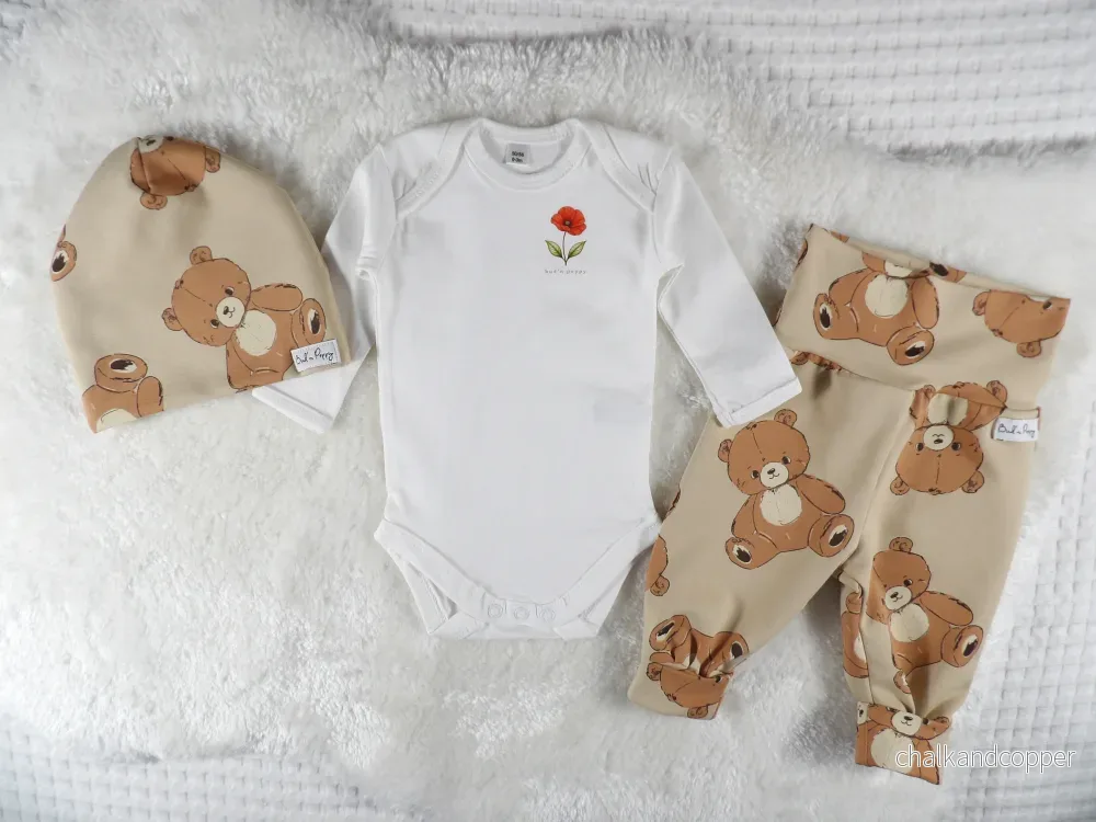 Complete Newborn Set – Teddy Bear | Vallmo | Body, växa-byxa & mössa - Bild 3