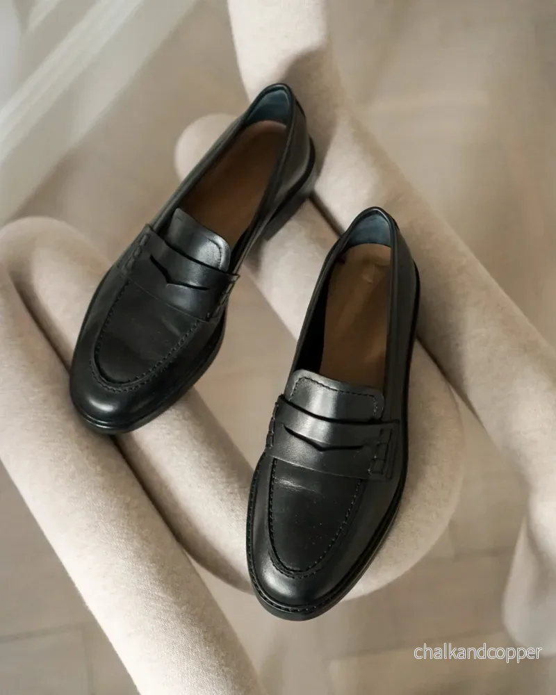 Sara Leather Black Flattered