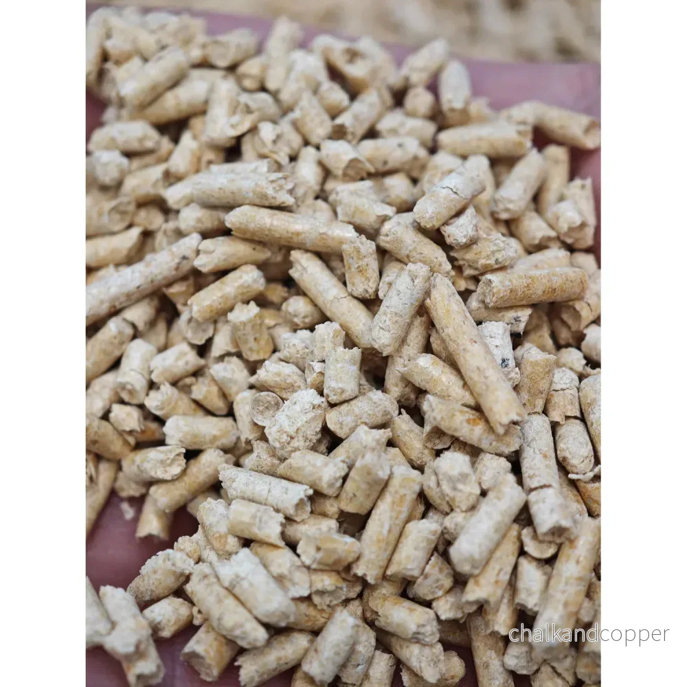 Strö, Animax Golden line 3mm, små rullar, påse 20L - Bild 3