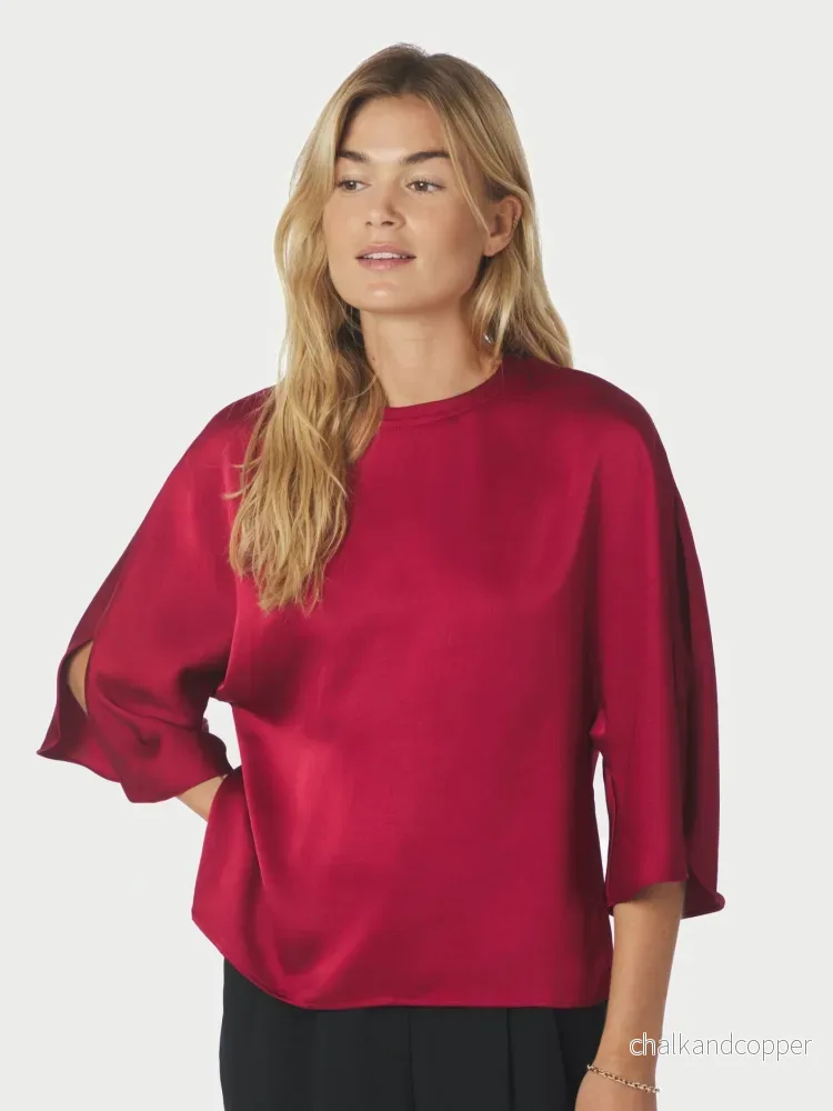 Liora Heavy Sateen Blouse Dark Red Neo Noir Liora Heavy Sateen Blouse Dark Red Neo Noir