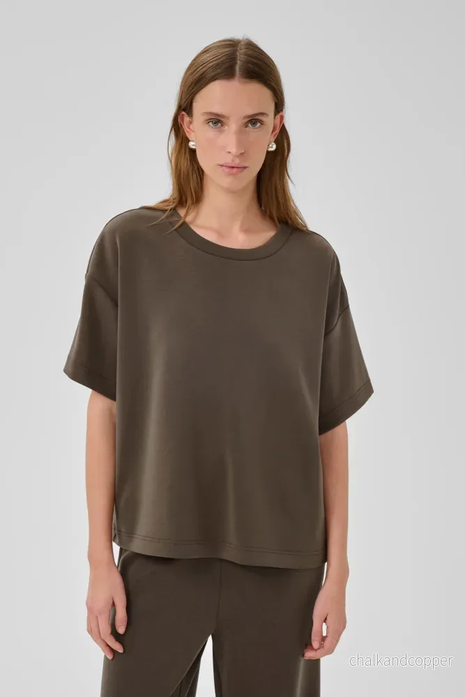 HelleMW EMB Boxy Tee Major Brown My Essential Wardrobe