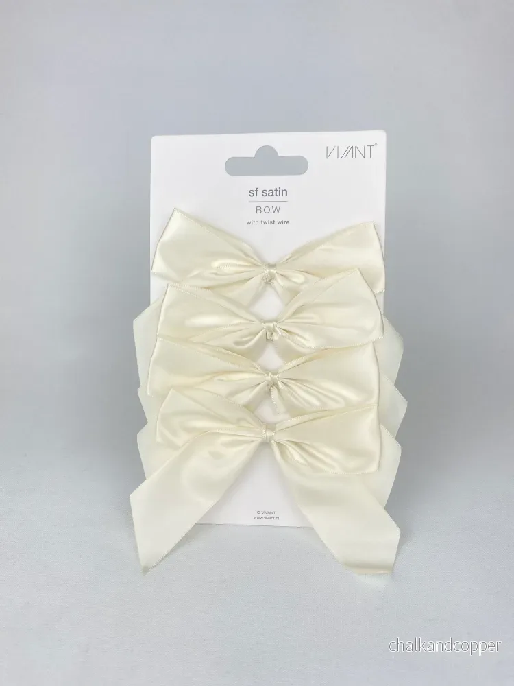 Rosetter satin cremevit set om 4st