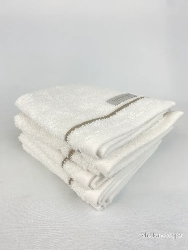 Handduk vit beige rand Handduk vit beige rand