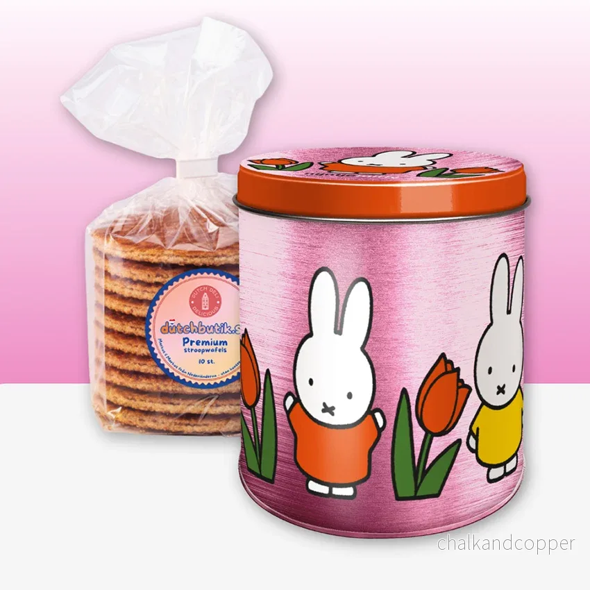 Miffy® stroopwafel-/förvaringsburk med premium stroopwafels (10 st, ca 350 g totalt) – Exklusivt gåvoset Miffy® stroopwafel-/förvaringsburk med premium stroopwafels (10 st, ca 350 g totalt) – Exklusivt gåvoset