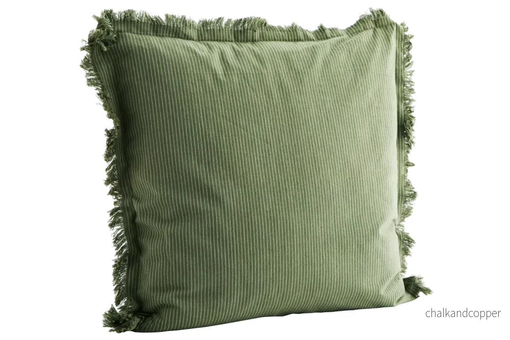 Kritstrecksrandig kuddfodral med fransar 50 x 50 cm