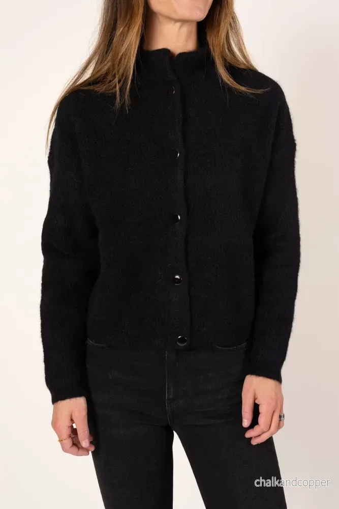 AlphaGZ Short Cardigan Black Gestuz AlphaGZ Short Cardigan Black Gestuz