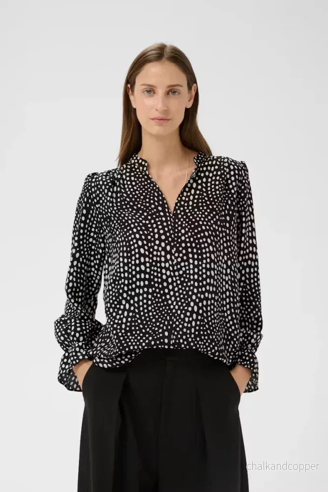 LibertyIW V-Neck Black Fade Dot InWear