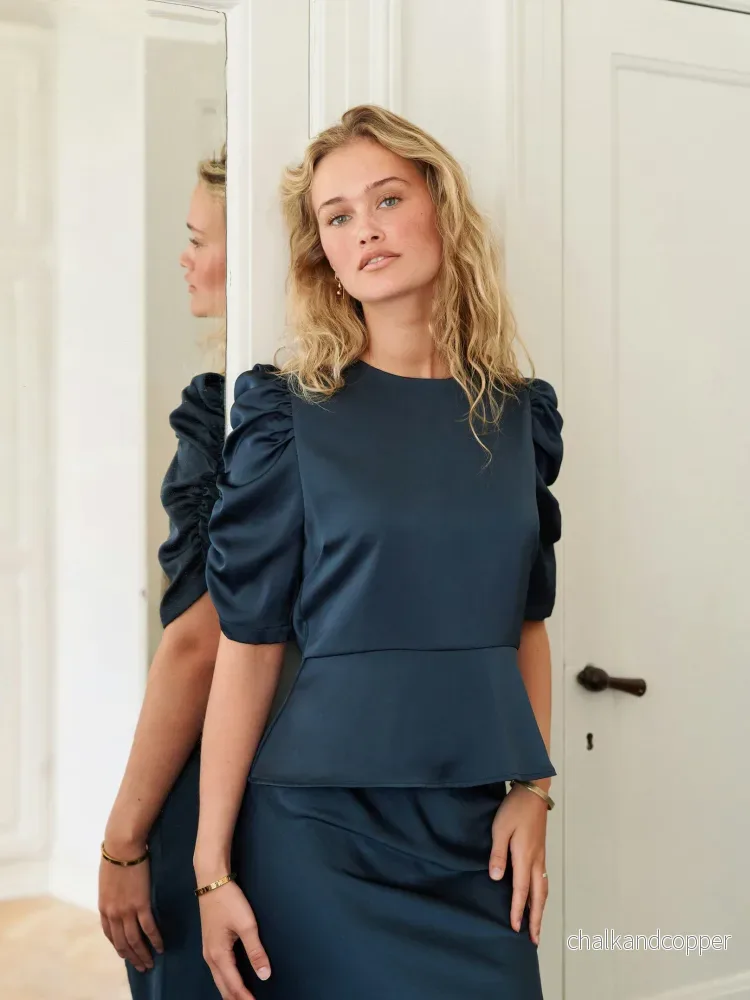 Benua Heavy Sateen Blouse Midnight Blue Neo Noir Benua Heavy Sateen Blouse Midnight Blue Neo Noir