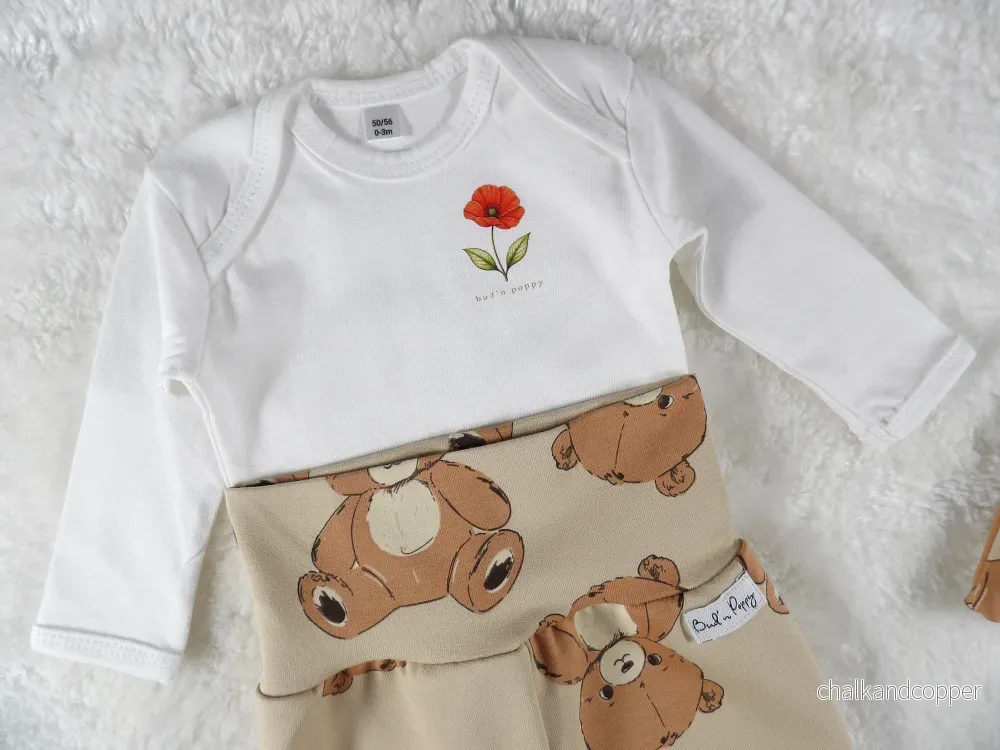 Complete Newborn Set – Teddy Bear | Vallmo | Body, växa-byxa & mössa - Bild 2