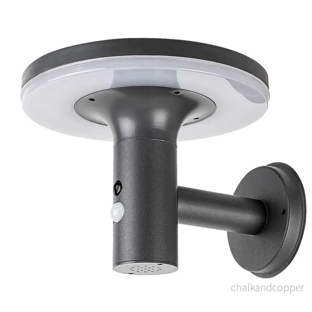 Rabalux Alaska: Upplyst väggkrona för utomhusbruk. 10W LED med 10000 timmars livslängd, 4000K naturligt vitt ljus. Smart rörelsesensor täcker 5-8m vid 120° vinkel. Batterispänning 3,7V, 2500mAh. Mått: Ø210mm, H165mm, monteringshål Ø100mm. IP44 skydd - Bild 2