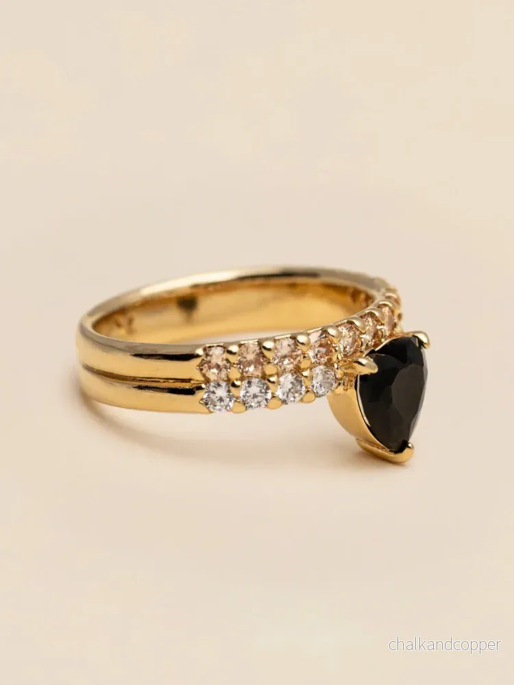 Venus Ring Noir/champagne Ylva Li Venus Ring Noir/champagne Ylva Li
