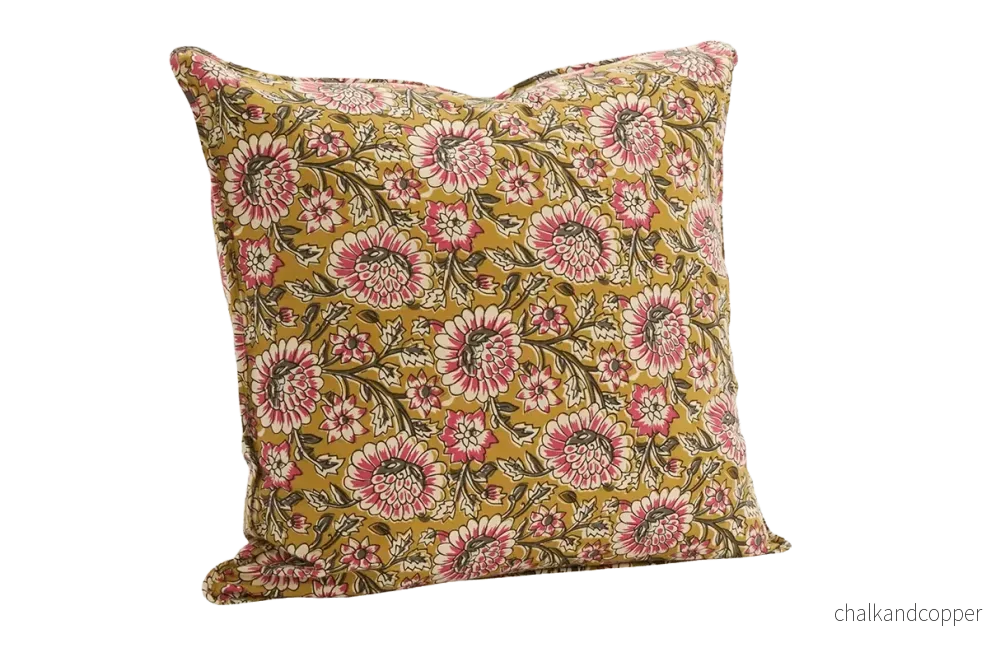 Blommig kuddfodral 50 x 50 cm Blommig kuddfodral 50 x 50 cm