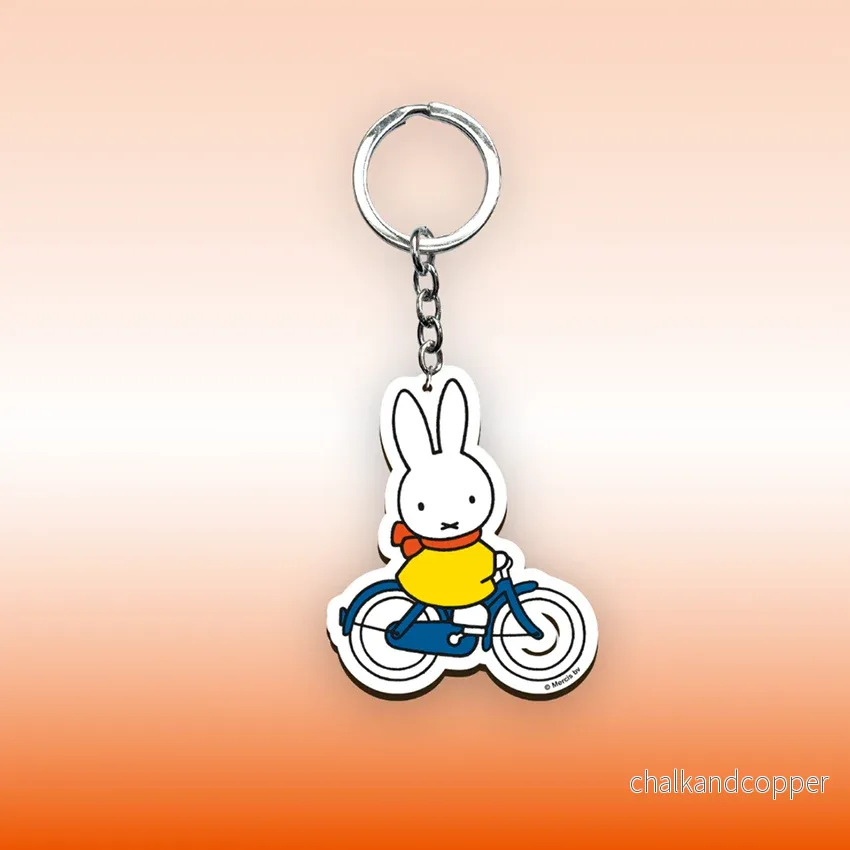 Miffy® MDF nyckelring – Miffy på cykel