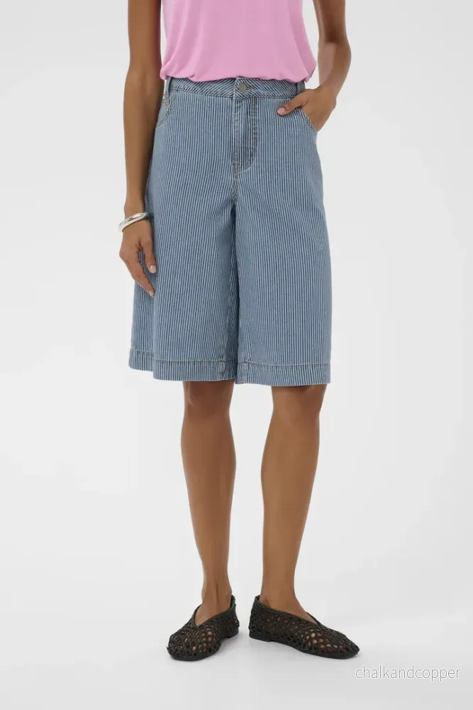 Ayna City Shorts Blue/White Stripe Culture Ayna City Shorts Blue/White Stripe Culture