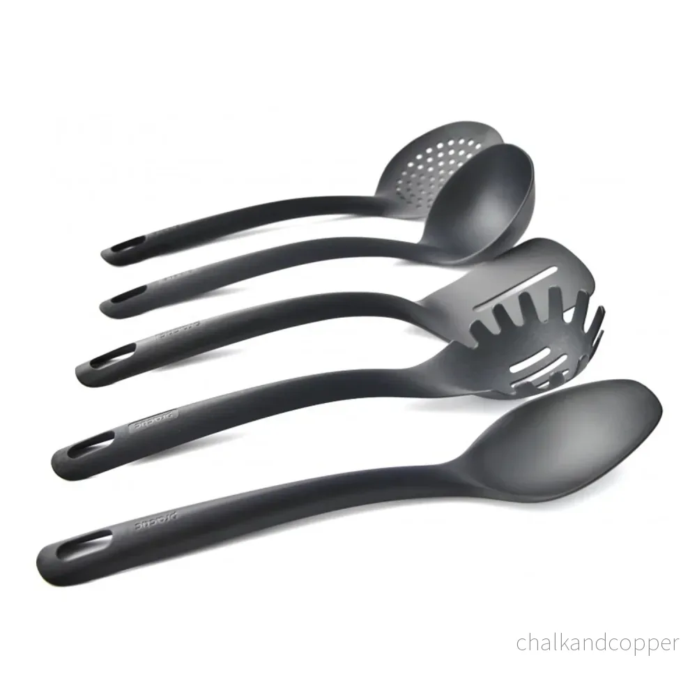 Set med 5 köksverktyg + 15 cm behållare svart Practic Handy - Bild 3