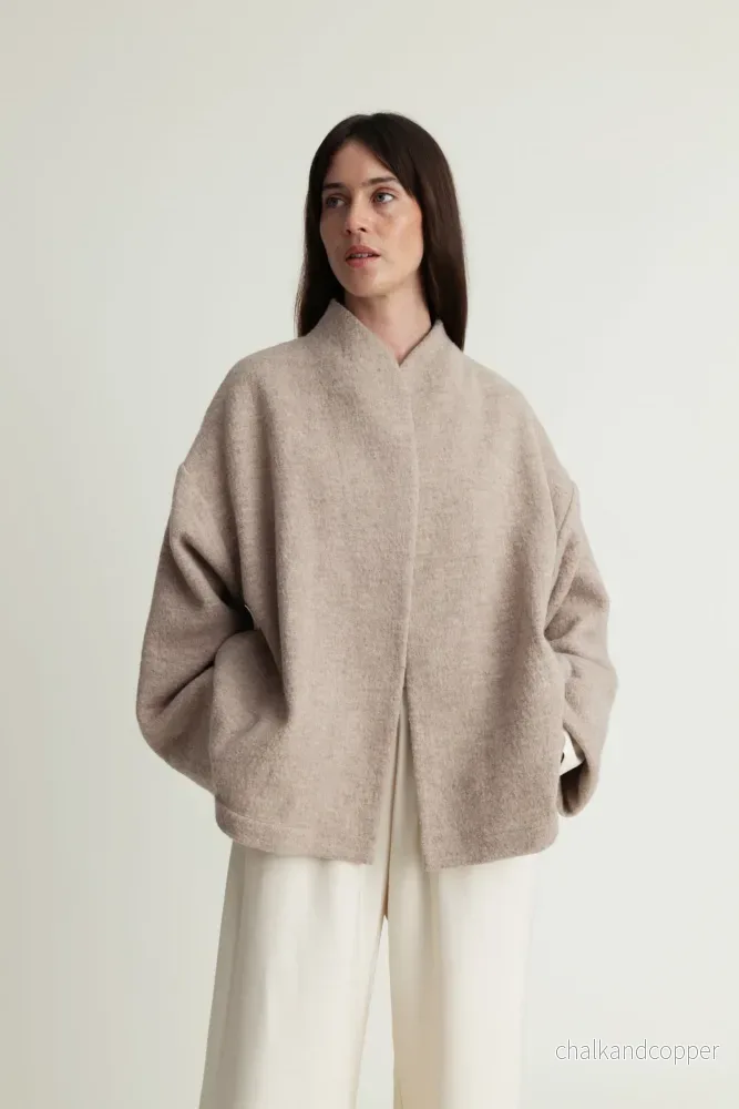 Cape Jacket Heavy Knit Oat A Part of the Art - Bild 3