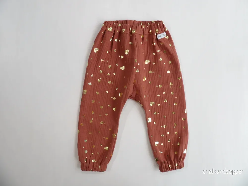 Resårbyxa i Muslin Golden Hearts – storlek 86