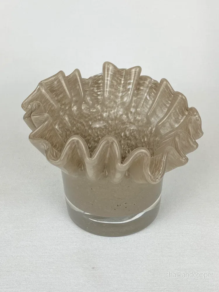 Ljuskopp i glas beige – Olsson & Jensen