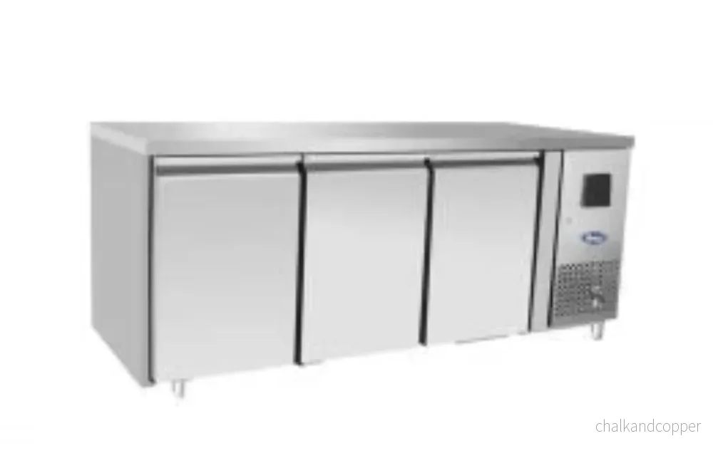 Kylbänk med bakkant – 3 dörrar – GN 1/1