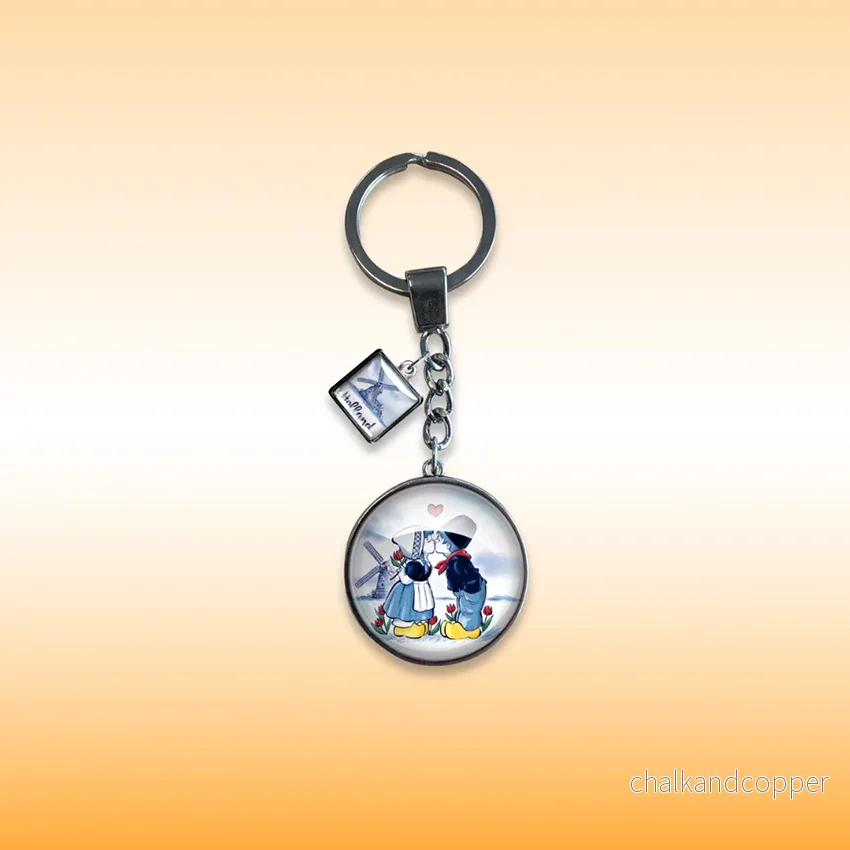 The Kissing Couple glasnyckelring – Holländsk design The Kissing Couple glasnyckelring – Holländsk design