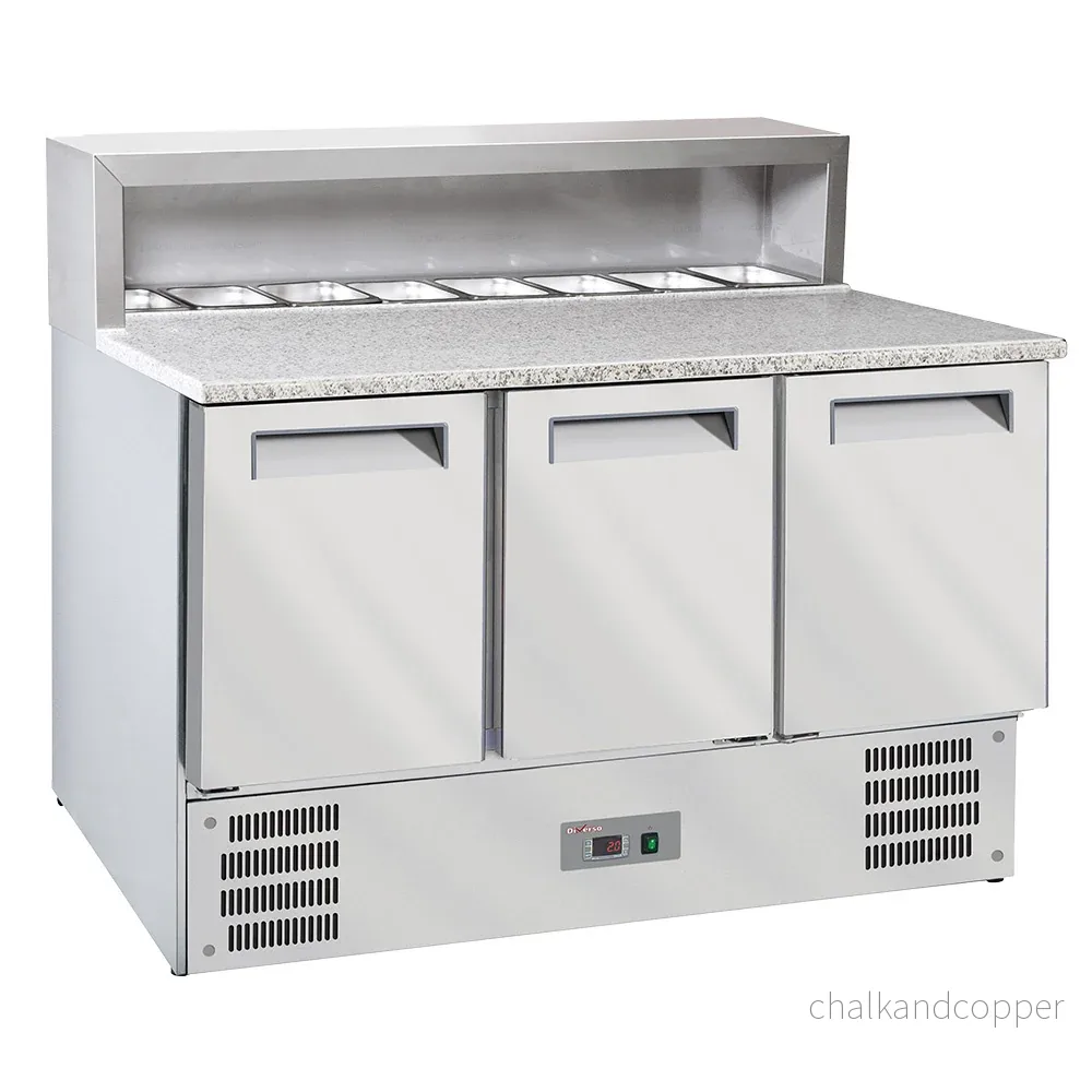 Kylt pizzabord 3 dörrar GN1/1, kylstruktur 8x GN1/6-150 mm