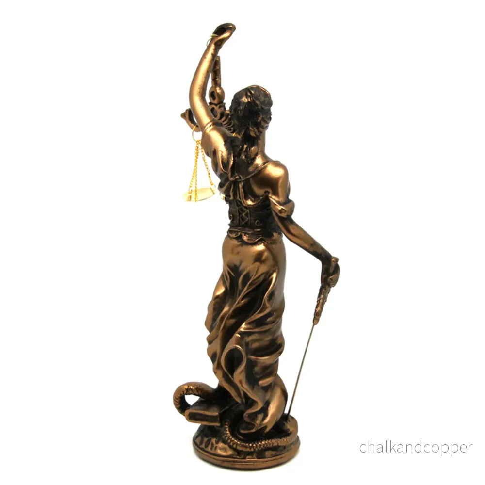 Figurin av Temida med våg och svärd, juridisk skulptur i brons, Drottning Isabel - Bild 3