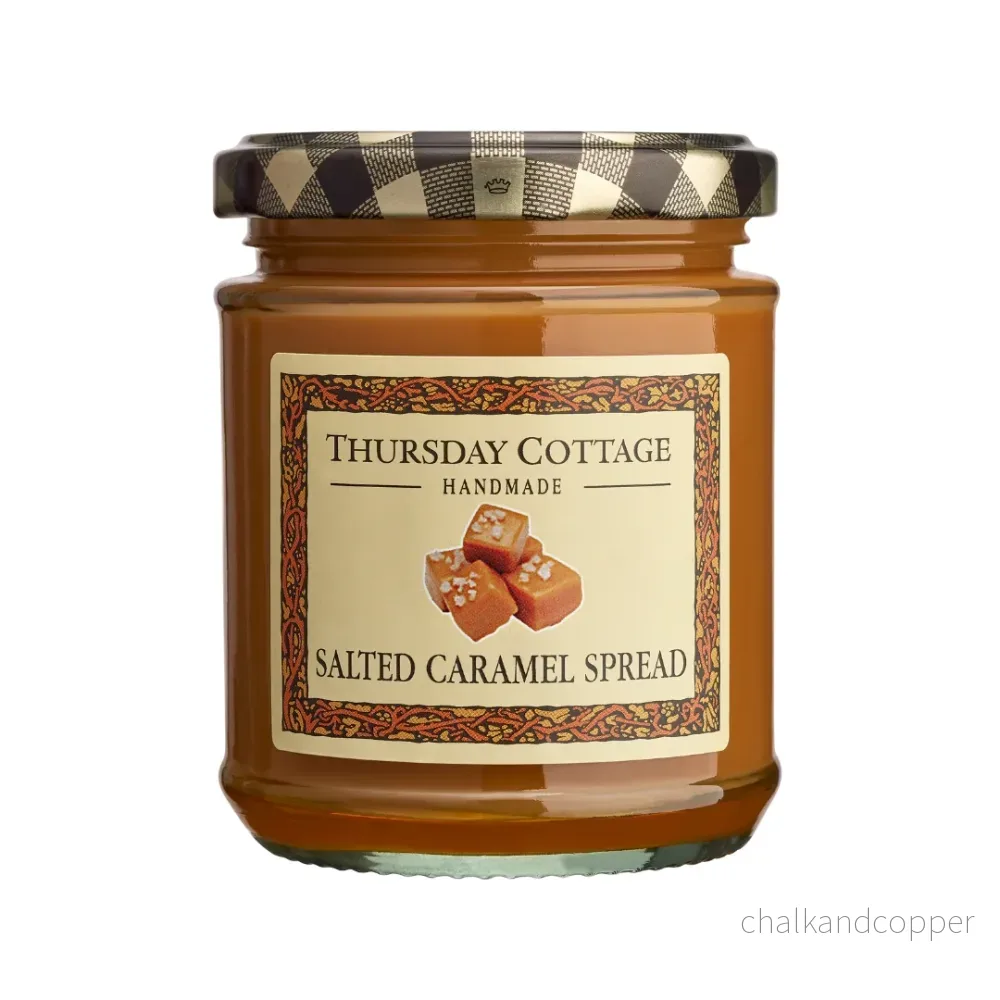 Kolasås Salted Caramel 210 g – Thursday Cottage Kolasås Salted Caramel 210 g – Thursday Cottage