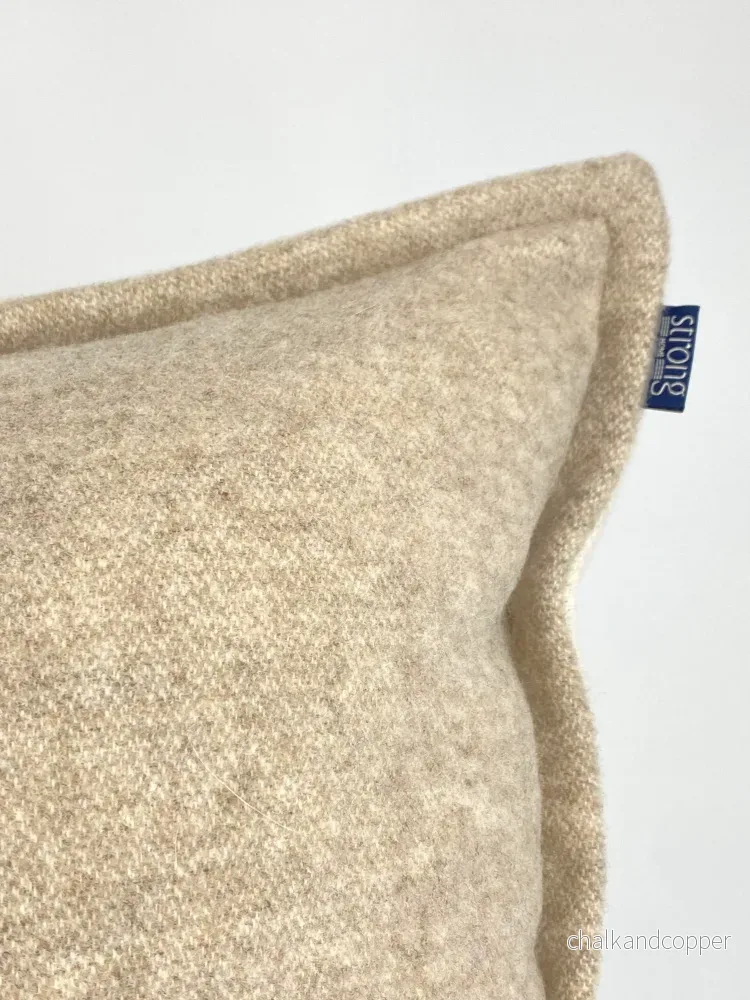 Kuddfodral lammull beige/cremevit - Bild 3