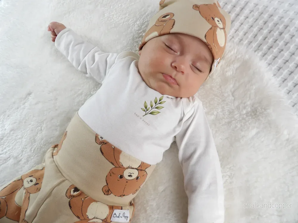 Complete Newborn Set – Teddy Bear | Kvist | Body, växa-byxa & mössa