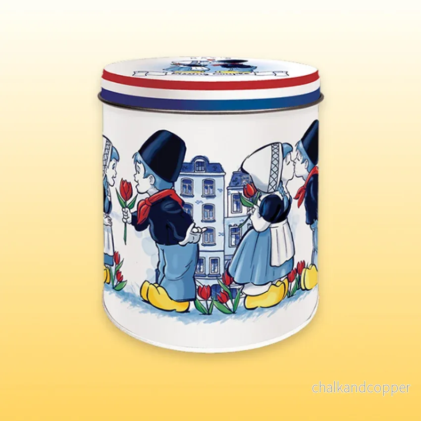 I Love Holland stroopwafel-/förvaringsburk – The Kissing Couple (115×100 mm) I Love Holland stroopwafel-/förvaringsburk – The Kissing Couple (115×100 mm)