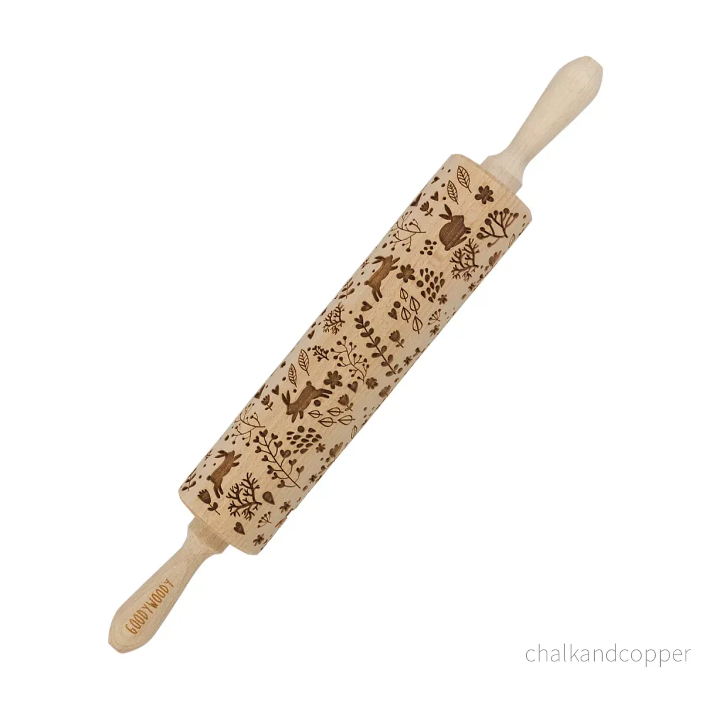 Goody Woody graverad tårtroller, 46 cm, bokträ, kanindesign