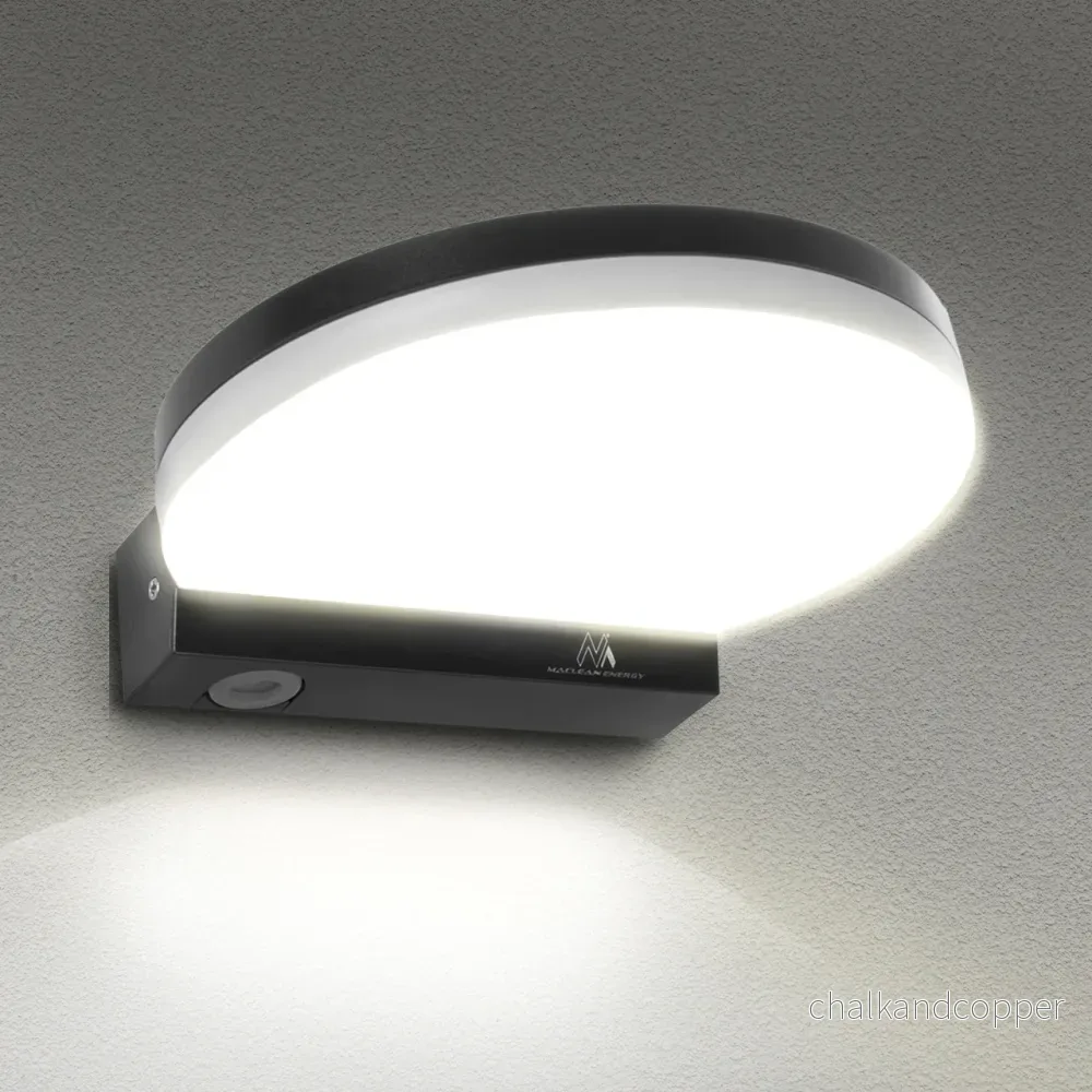 Maclean MCE346 GR LED-lampa. Med en effekt på 15W och en ljusstyrka på 1300lm, avger den neutralvitt ljus (4000K). Betygsatt IP65, säkerställer den hållbarhet och tillförlitlighet i olika miljöer. - Bild 2