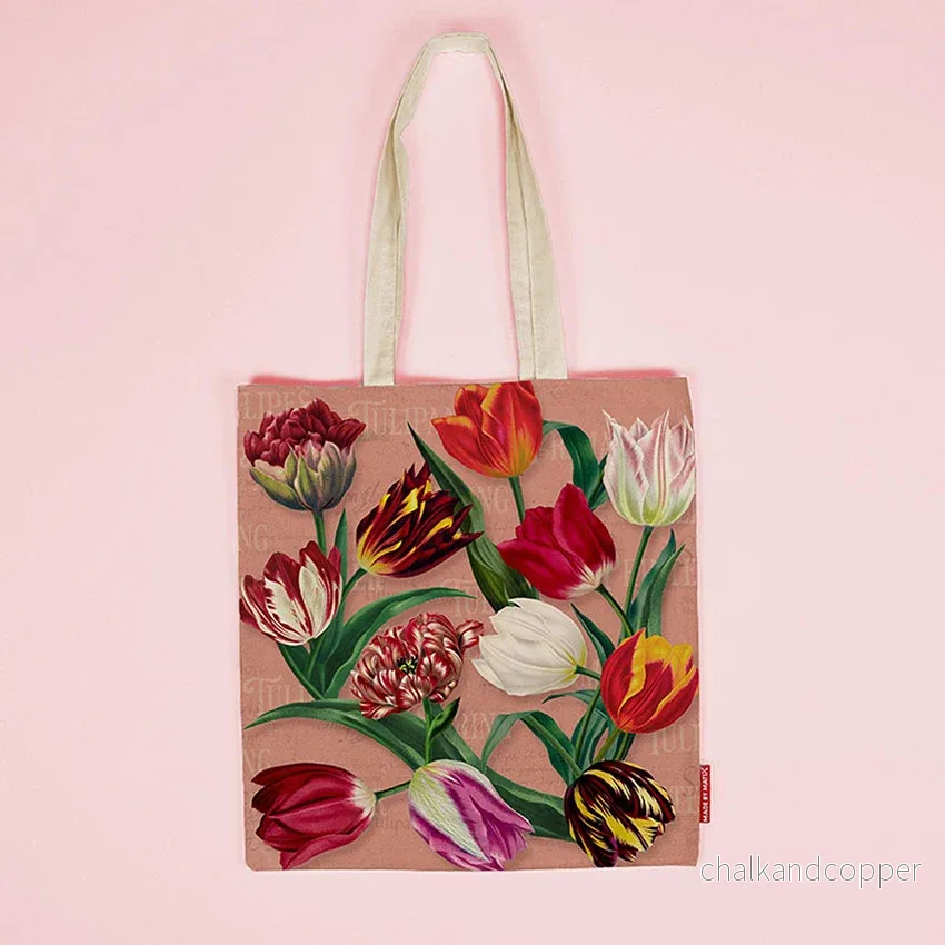 Pretty Tulips Bomullskasse Mörkrosa – Exklusiv Design med Tulpanmotiv
