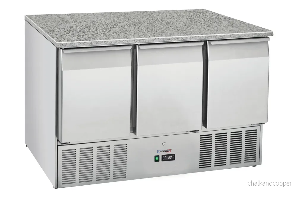 Kylt serveringsbord 3 dörrar GN 1/1 Granit