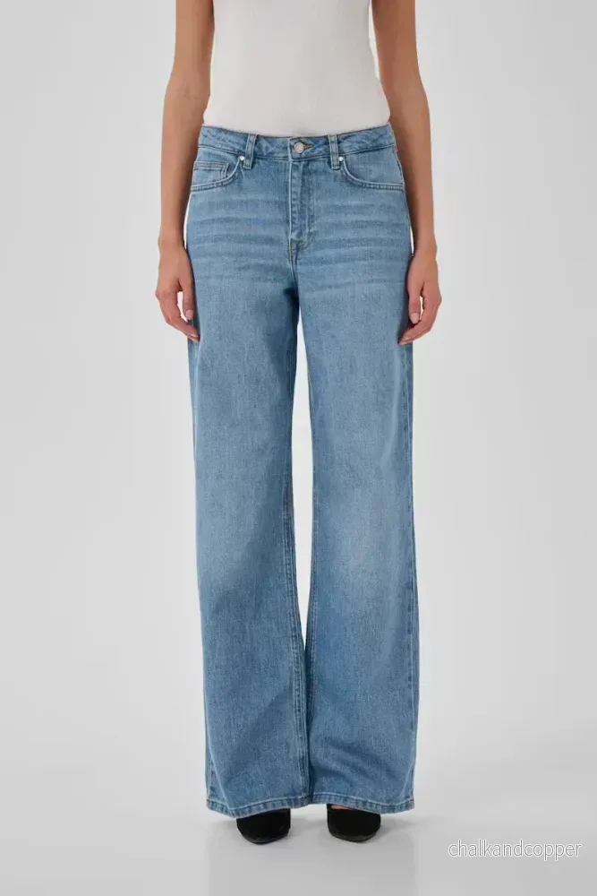 The Louis 139 High Wide Jeans Medium Blue Retro Wash My Essential Wardrobe The Louis 139 High Wide Jeans Medium Blue Retro Wash My Essential Wardrobe