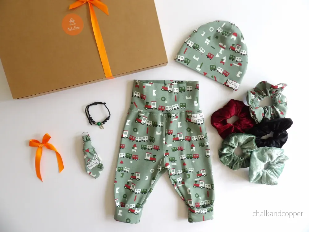 Storlek 56, Train Time – Handgjort babyset, OEKO-TEX®-certifierade tyger Storlek 56, Train Time – Handgjort babyset, OEKO-TEX®-certifierade tyger