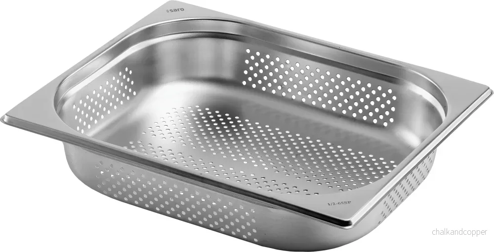 SARO BUDGET LINE GN-behållare 1/2 GN perforerad djup 100 mm SARO BUDGET LINE GN-behållare 1/2 GN perforerad djup 100 mm