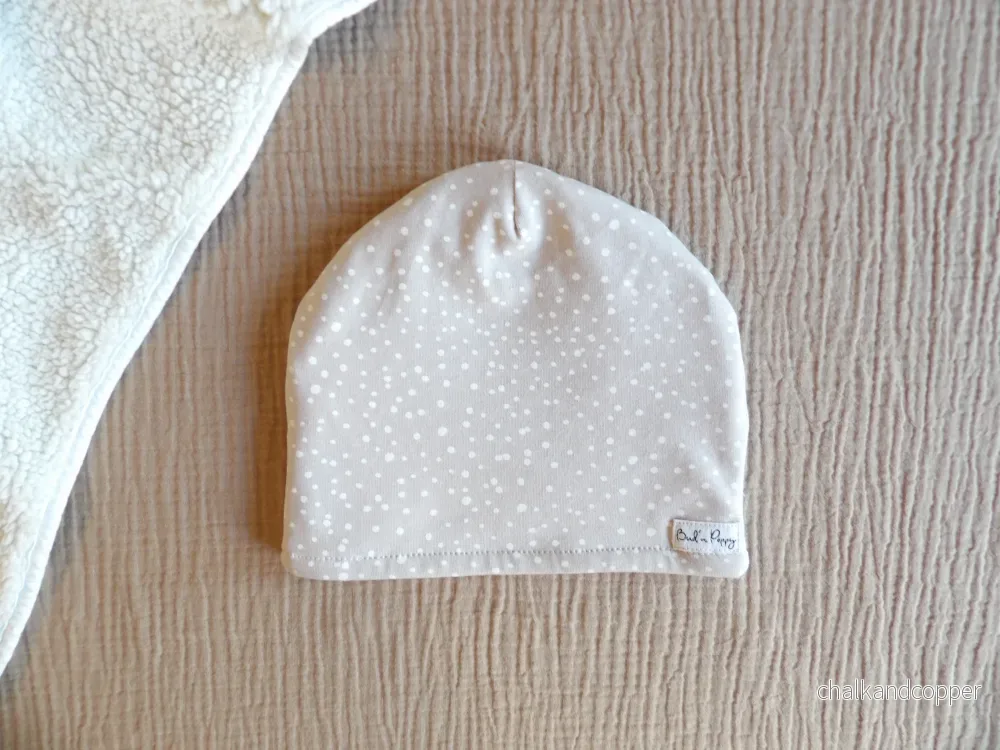 Fodrad barnmössa i merinoull, Winter Dots, storlek 48/50 & 50/52 – Bud´s Wardrobe