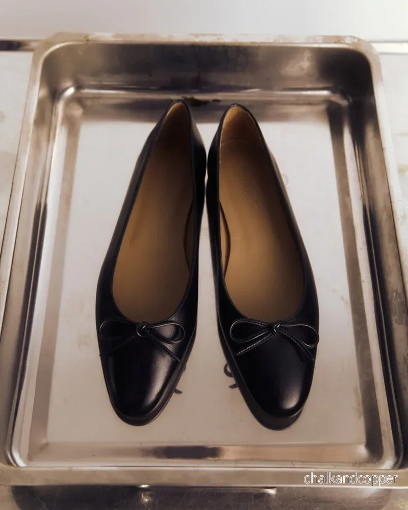 Bodil Leather Black Flattered